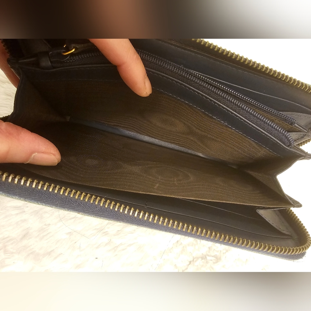 GUCCI Long Wallet with Pearl Embellishments - Picture 10 of 14